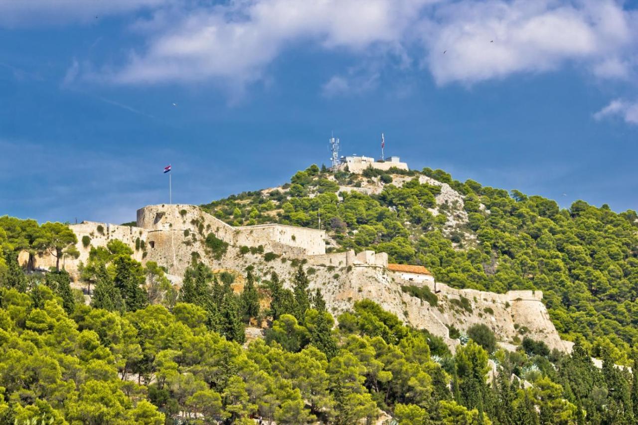 Hvar *